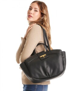 Cartera Tahari NEGRO