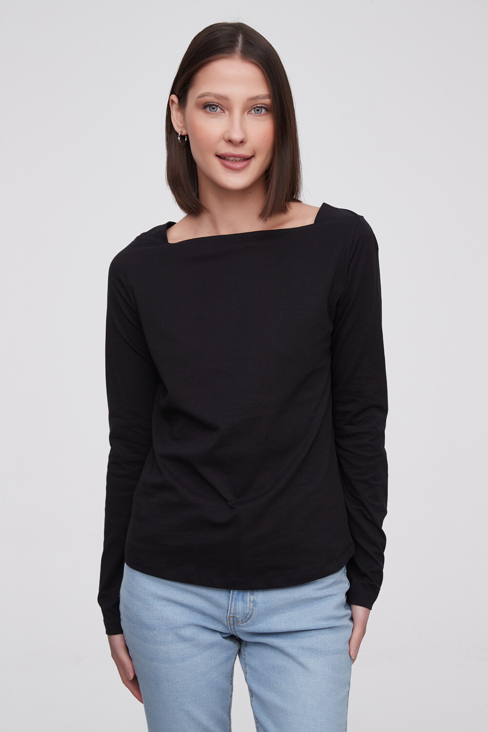 Remera Serrene Negro