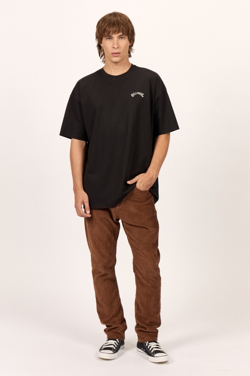 REMERA ARCH EMB OVER TEE J-negro