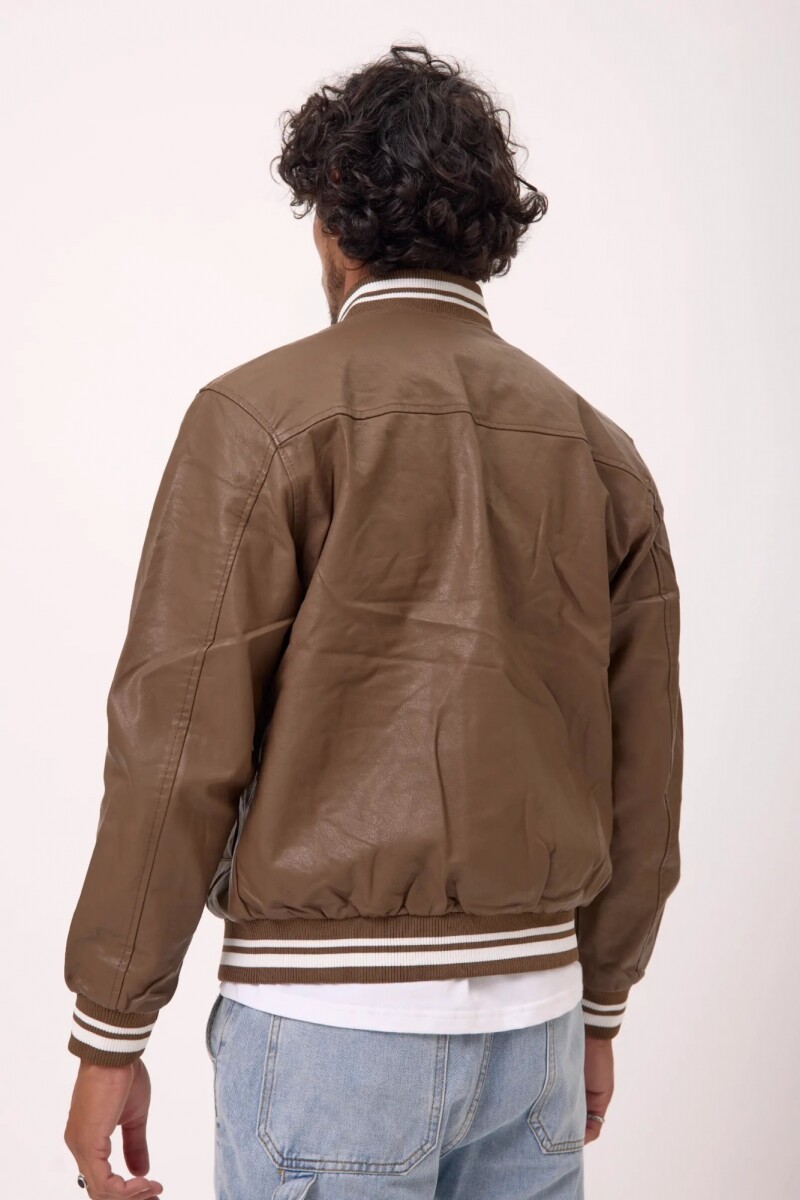 Cuerina Escudo Marrón