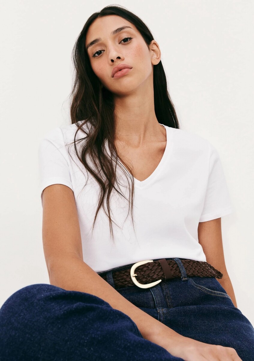 CAMISETA BÁSICA MANGA CORTA CUELLO EN V - BLANCO 