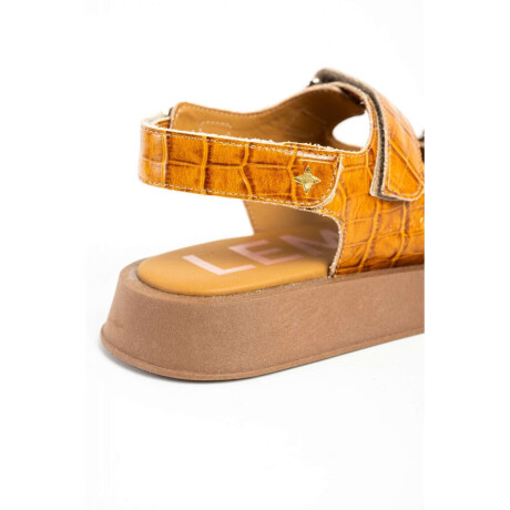 Sandalias De Cuero Croco Caramelo