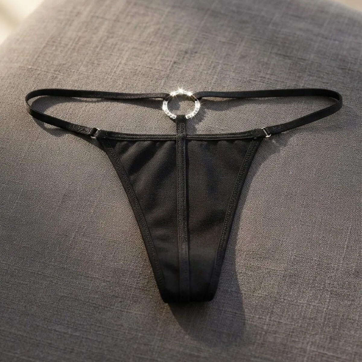 Tanga Cola Less Con Aro Metálico - Negro 
