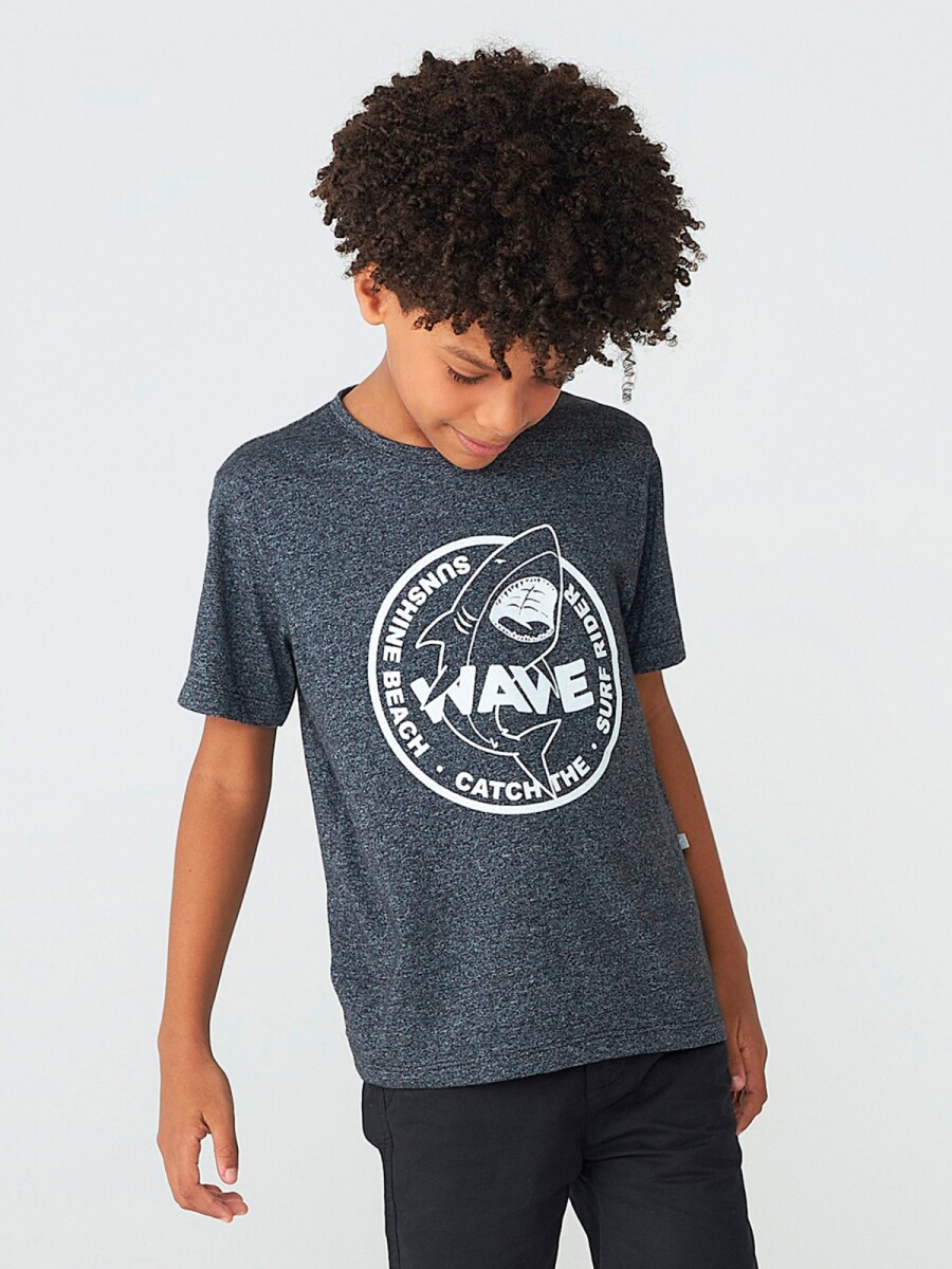 CAMISETA INFANTIL CON ESTAMPA - GRIS 