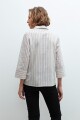 Blusa rayada con cuello camisa beige