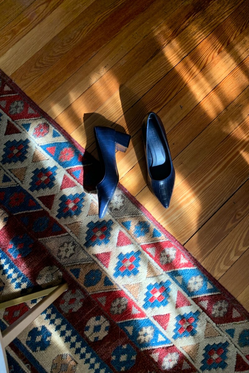 Zapato crocco con taco azul marino