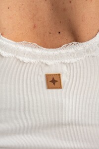 Musculosa Con Encaje Off White