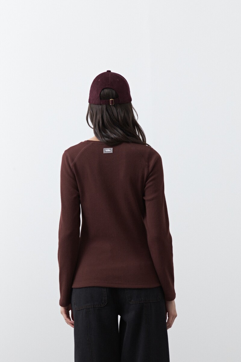 REMERA LUNS Chocolate