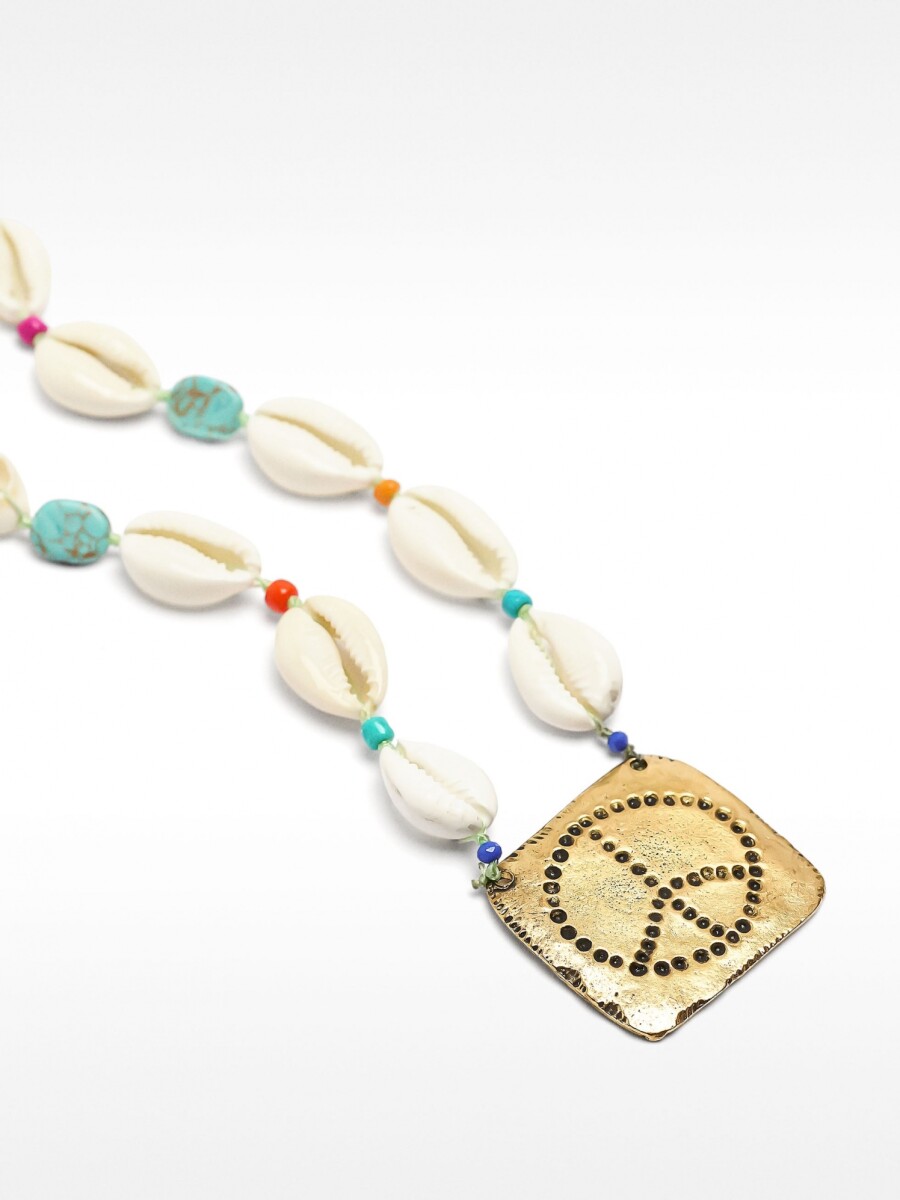Collar Corto De Conchas Con Colgante multicolor