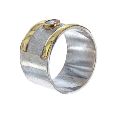 Anillo de plata 925, double en oro 18 ktes y circonias. Anillo de plata 925, double en oro 18 ktes y circonias.