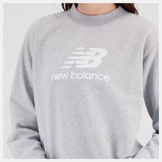 Buzo New Balance Dama Essentials Stacked Logo French Terry Crewneck Grey S/C