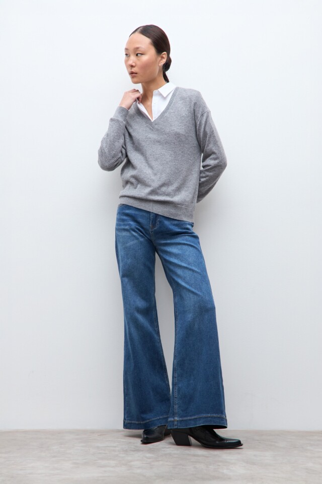 Sweater escote V gris melange