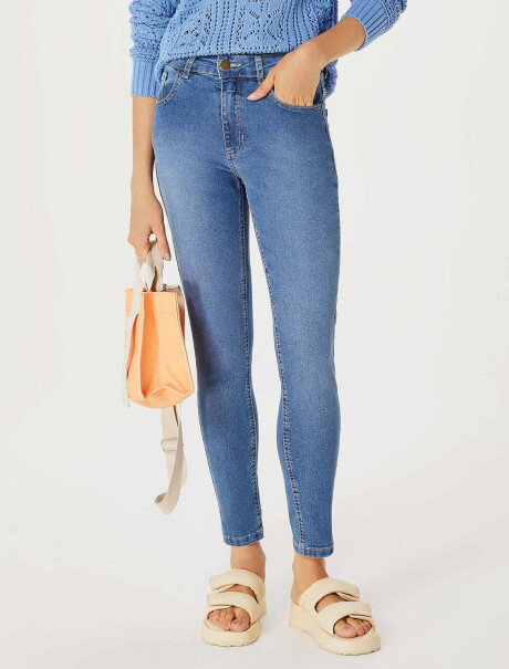 PANTALÓN DE JEAN CINTURA MEDIA AZUL