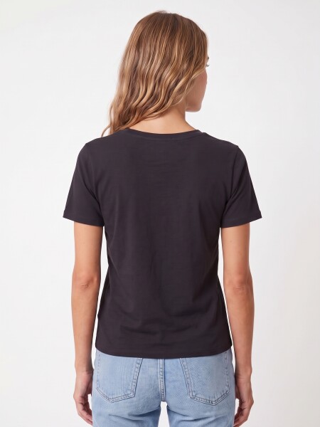REMERA RENATA NEGRO.