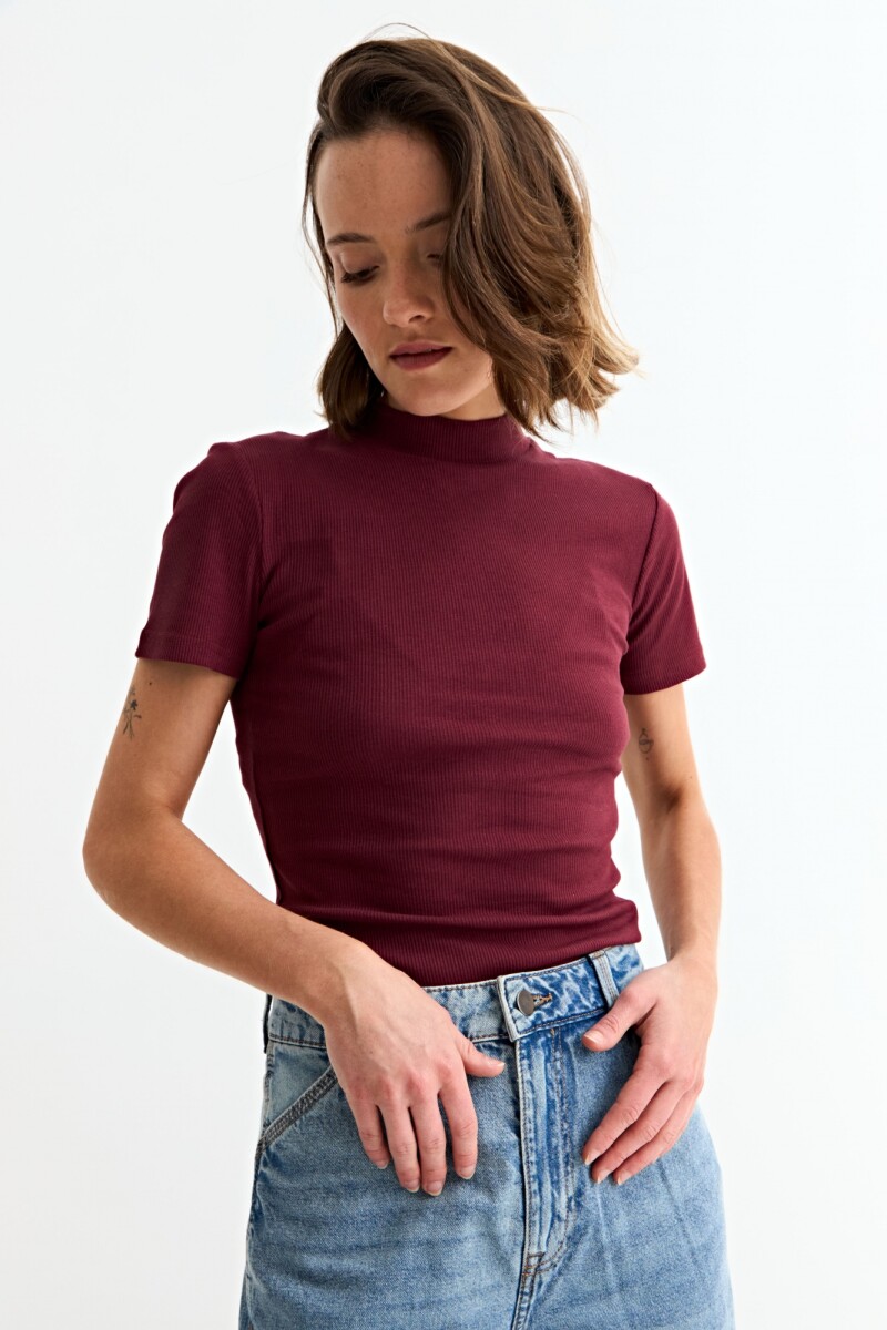 Remera m/c con cuello media polera - Bordo 