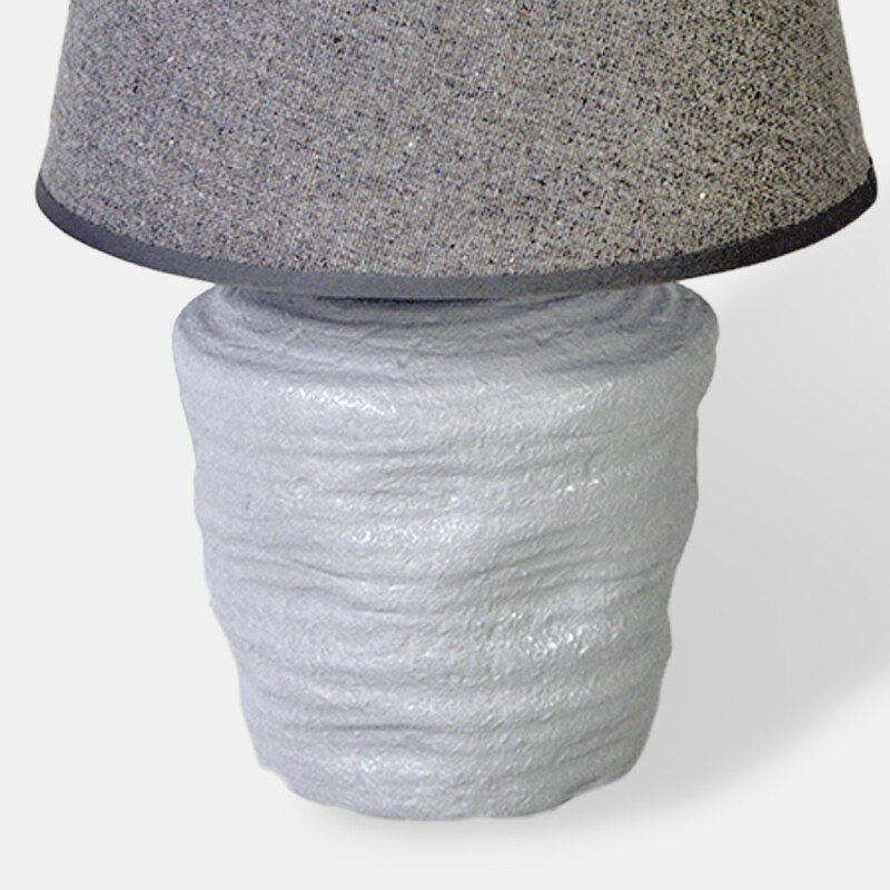 LAMPARA GRIS OSC C/BASE CERAMICA BLANCO P/MESA Unica