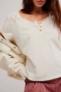 REMERA HENLEY HEIRLOOM Marfil