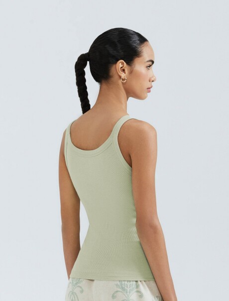 MUSCULOSA BÁSICA ACANALADA VERDE