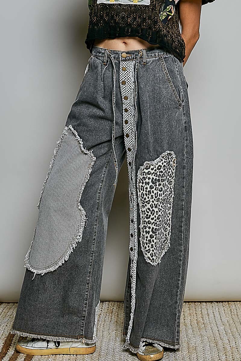 PANTALON CON PARCHE Negro