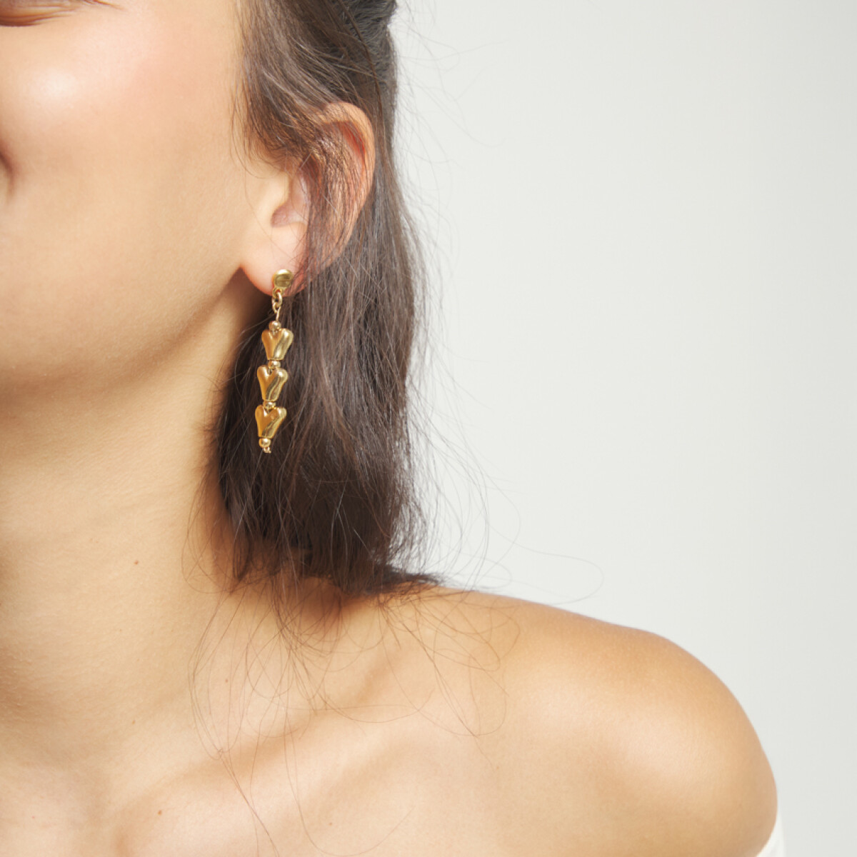 PENDIENTES LARGOS DE CORAZONES DE ALEACIÓN DE METALES BAÑADOS EN ORO 18K - Pendiente 