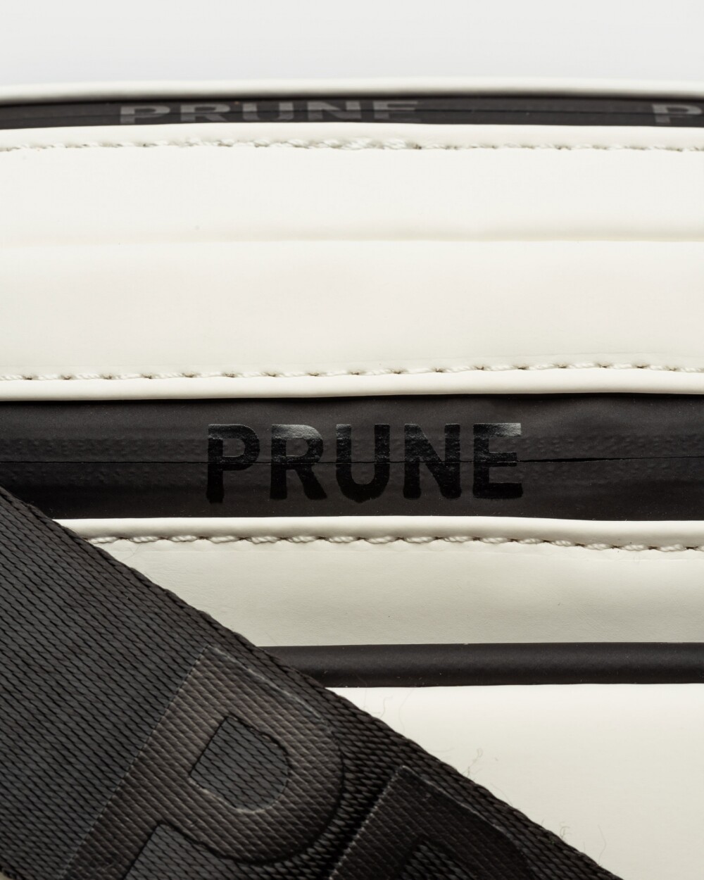 Bandolera Rubber En Efecto Cuero Blanco