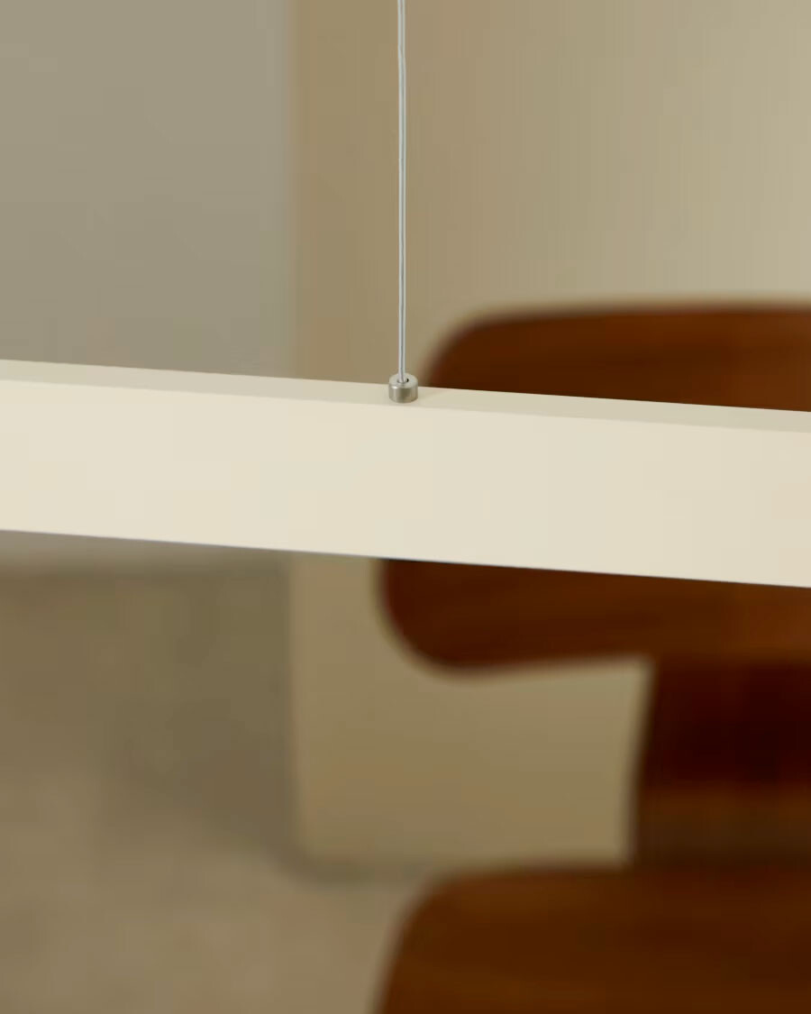 Lámpara de techo Boadella con acabado pintado beige