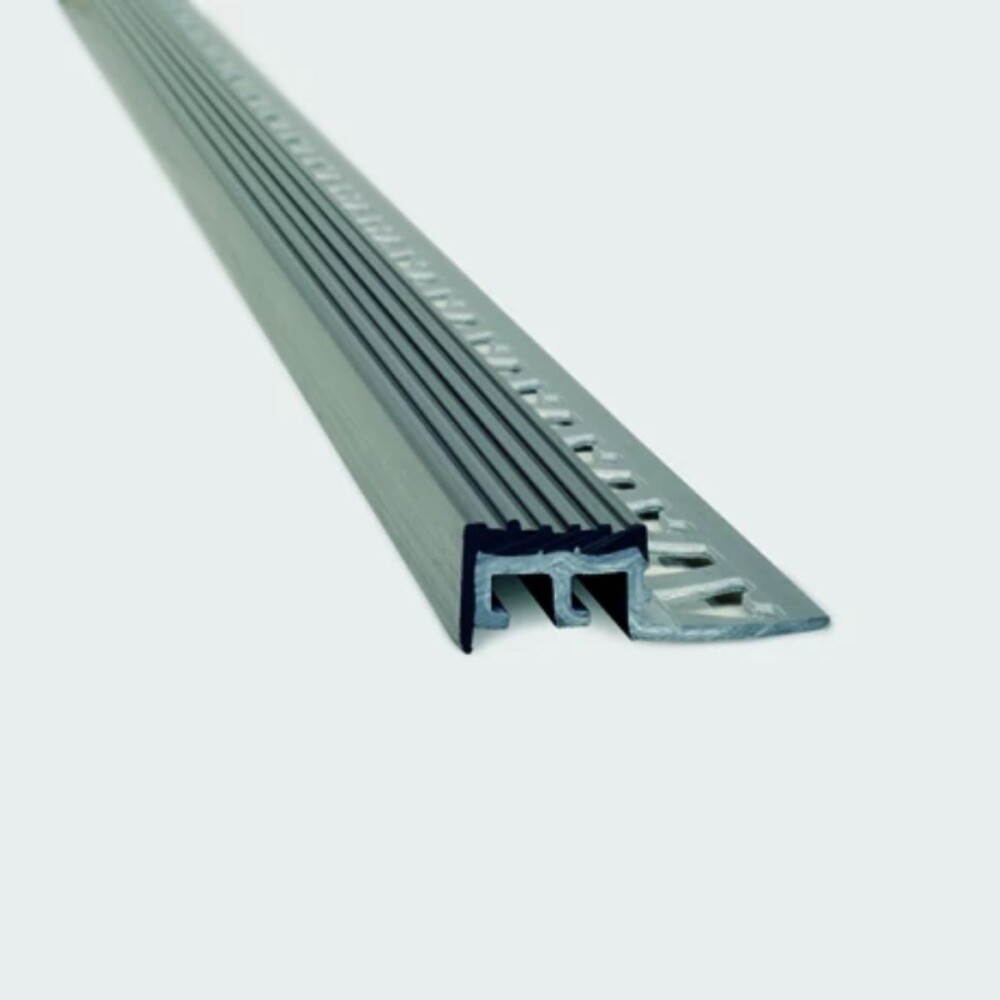 Protector de escalón negro pvc 10x18mm x 2,5mt Protector De Escalón Negro Pvc 10x18mm X 2,5mt