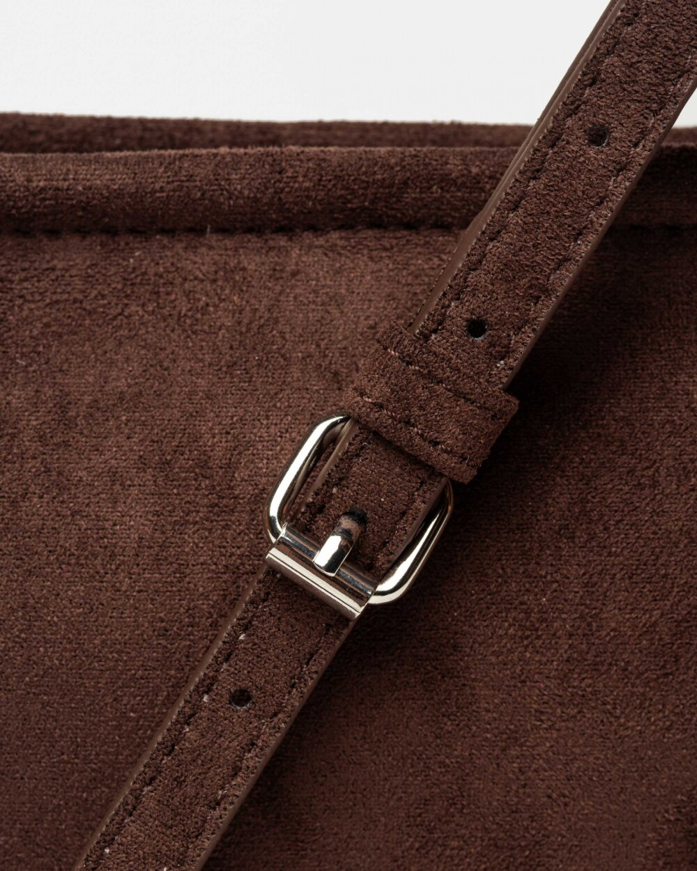 Cartera al hombro Leaf en efecto cuero gamuza Chocolate