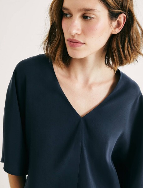 BLUSA DE ESCOTE EN V AZUL
