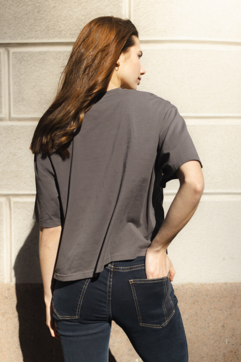 Remera Tag Gris