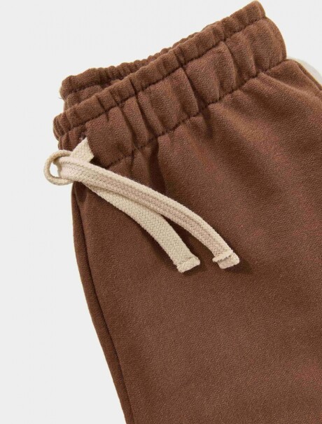 CONJUNTO INFANTIL CON ESTAMPA BEIGE