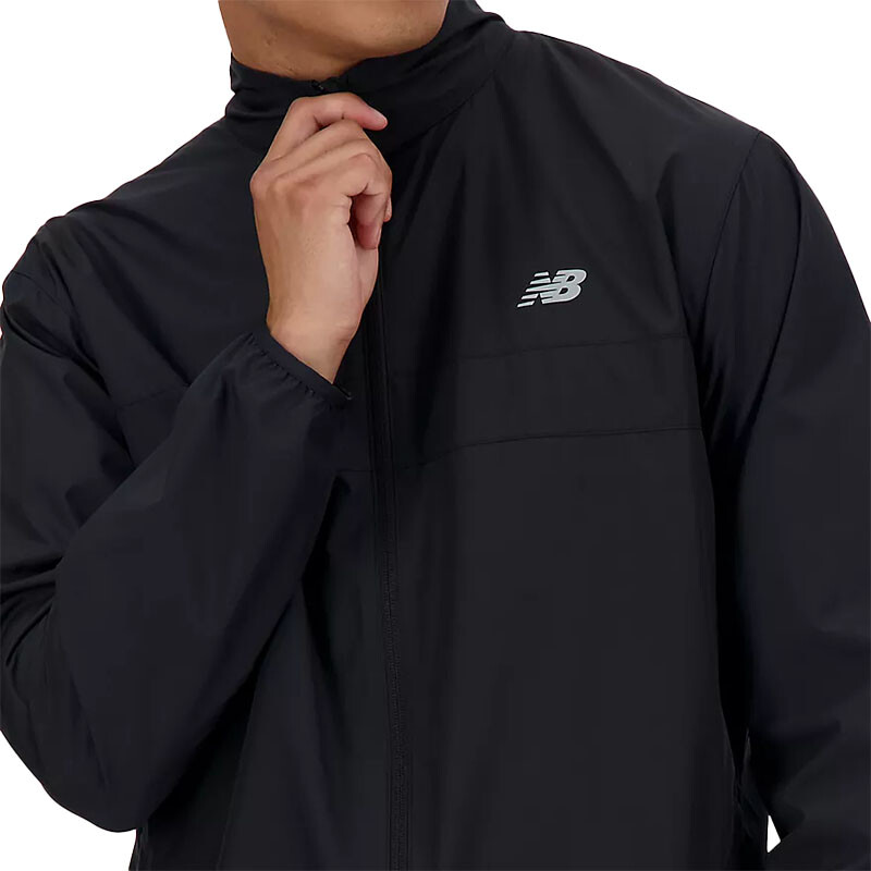 Campera New Balance Essentials Negro