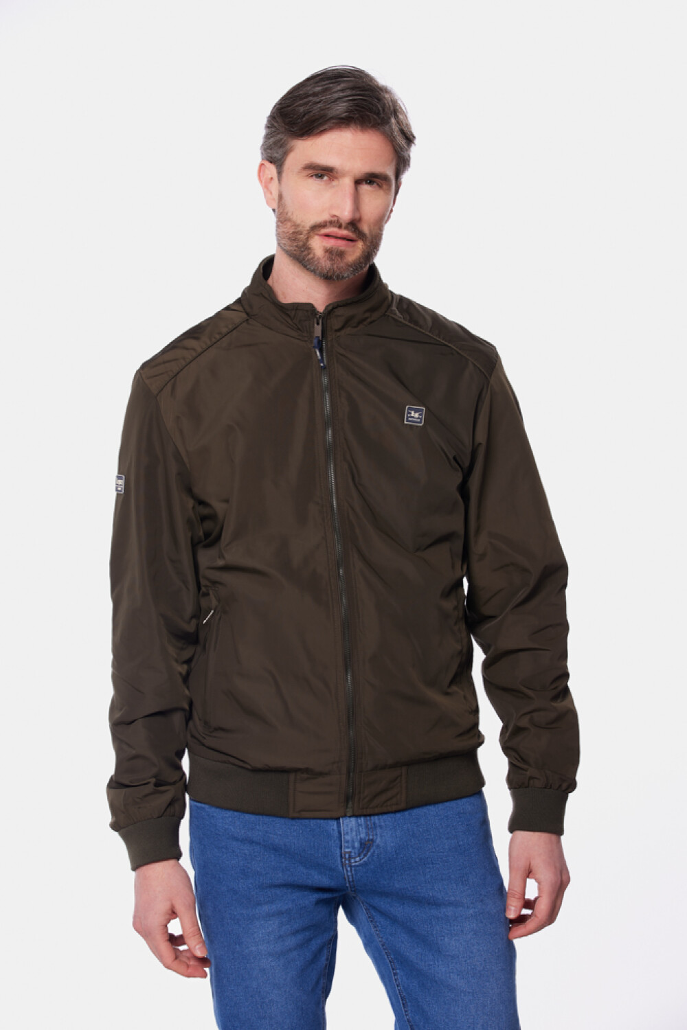 CAMPERA LIVIANA CON PUÑOS Verde