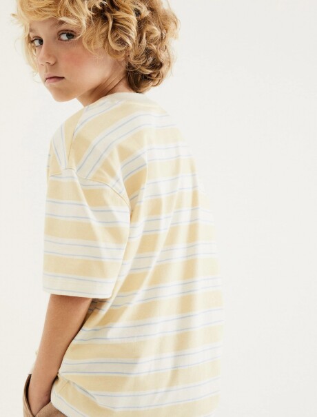 CAMISETA INFANTIL OVERSIZED CON ESTAMPA AMARILLO