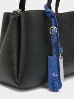 Bolso Tote Liso Con Colgante negro