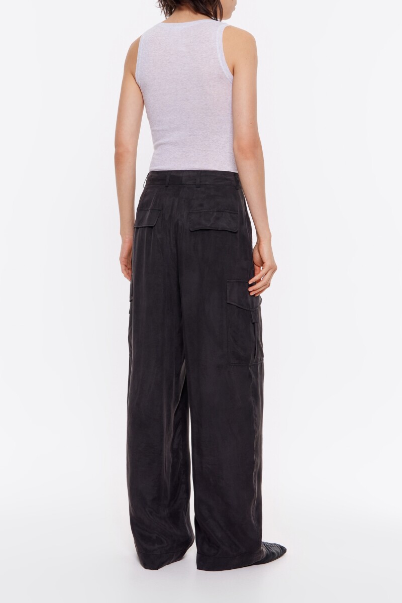 PANTALÓN FLUIDO CARGO Negro