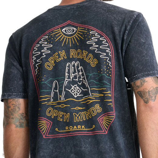 Remera Roark Open Roads Open Minds - Negro Remera Roark Open Roads Open Minds - Negro