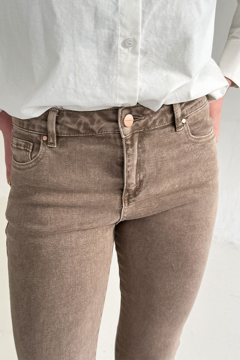 Nust Beige