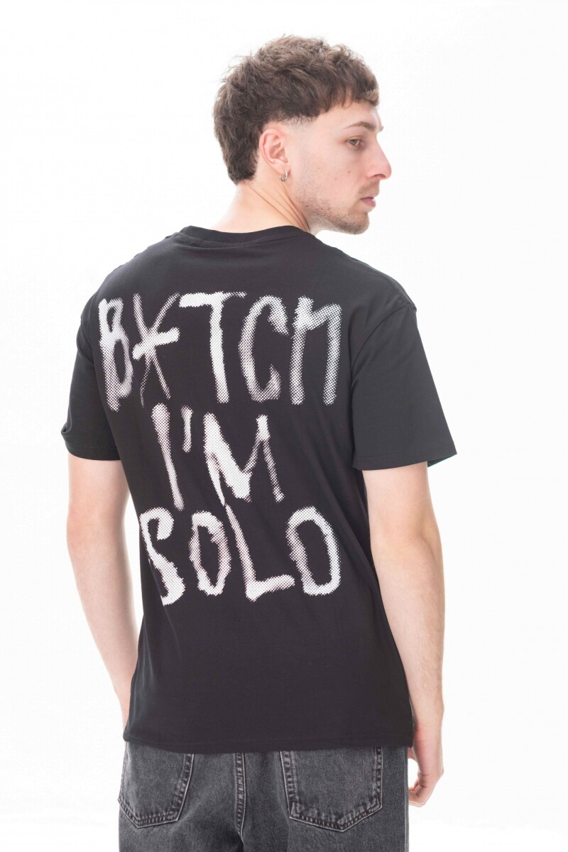 Remera Bytch Negro