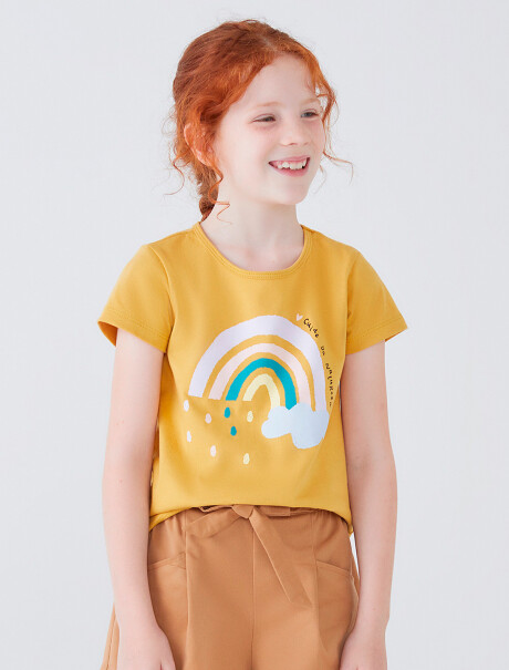CAMISETA INFANTIL CON ESTAMPA DORADO