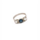 Anillo Estilo Antiguo En Platino Con Brillantes Laterales Y Zafiro Central Anillo Estilo Antiguo En Platino Con Brillantes Laterales Y Zafiro Central