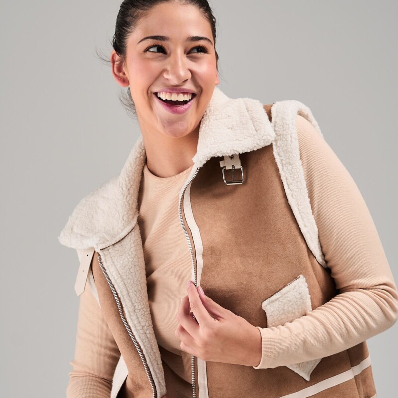 Chaleco con sherpa Slowly Beige