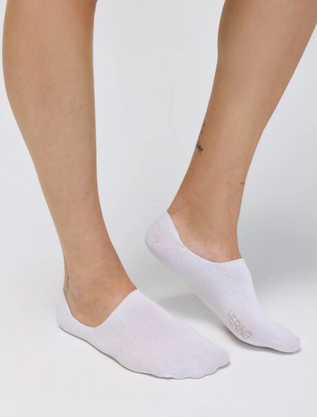 KIT CON 3 PARES DE MEDIAS TIPO SOQUETES UNISSEX BLANCO