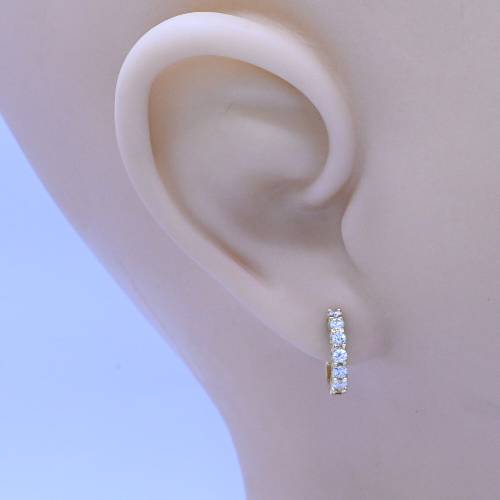 Aros oro 18k y brillantes. Aros oro 18k y brillantes.