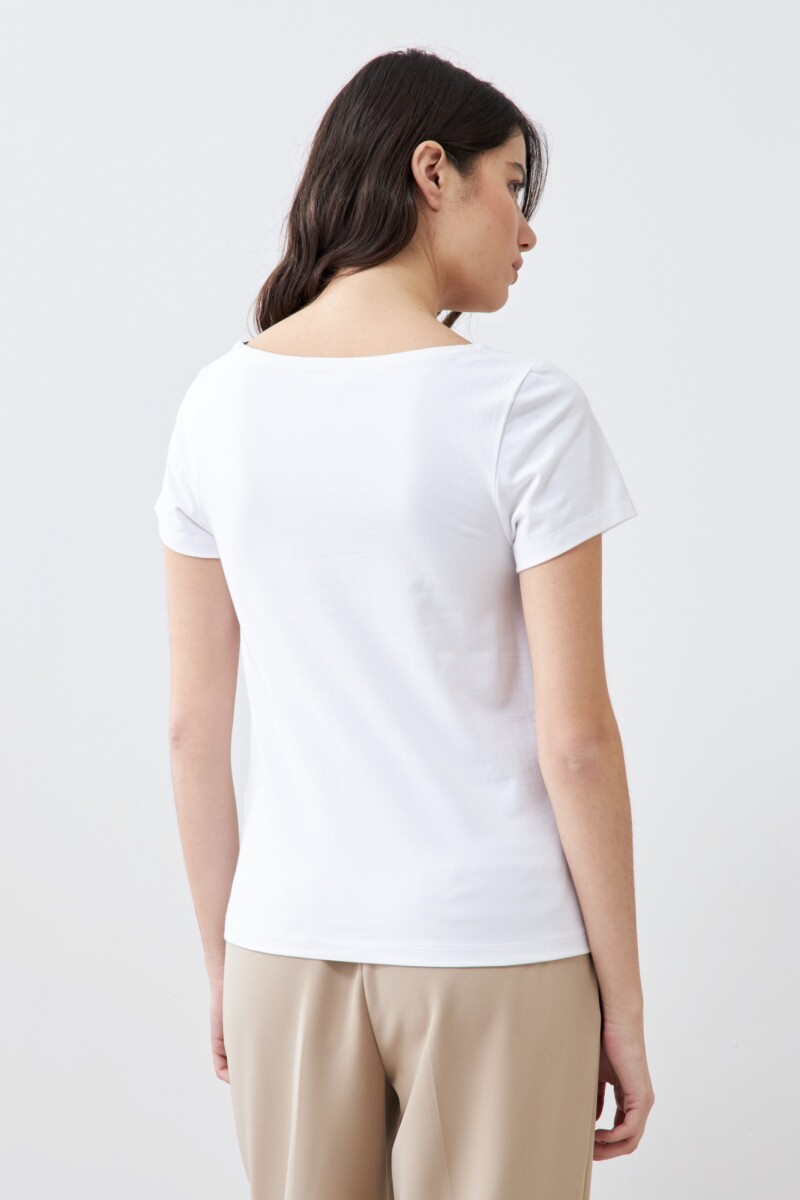 Remera escote bote blanco