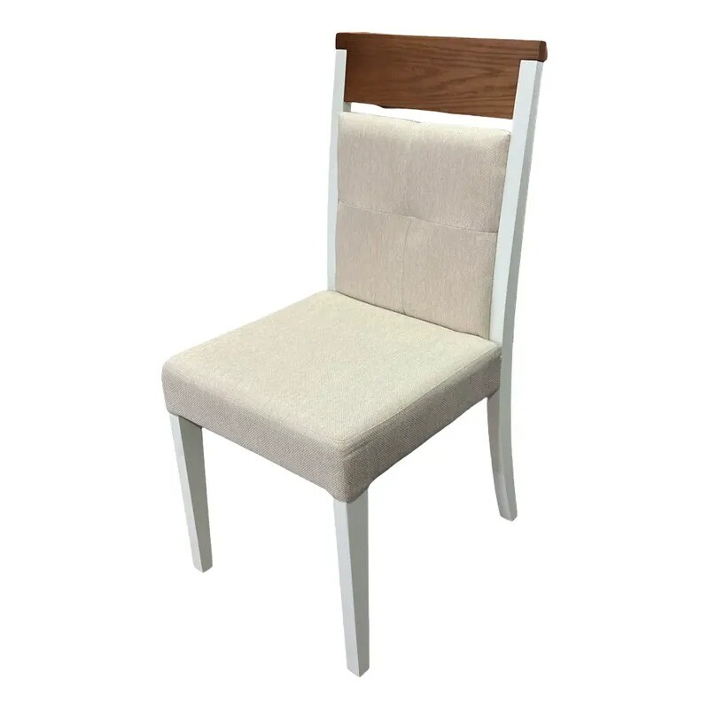 Silla tapizada en tela beige, patas en color blanco - PRODUCTO CON PEQUEÑOS DETALLES. Silla tapizada en tela beige, patas en color blanco - PRODUCTO CON PEQUEÑOS DETALLES.