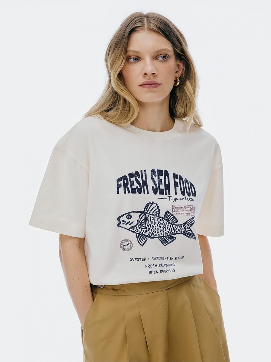 CAMISETA CON ESTAMPA MODELO OVERSIZE - BEIGE 