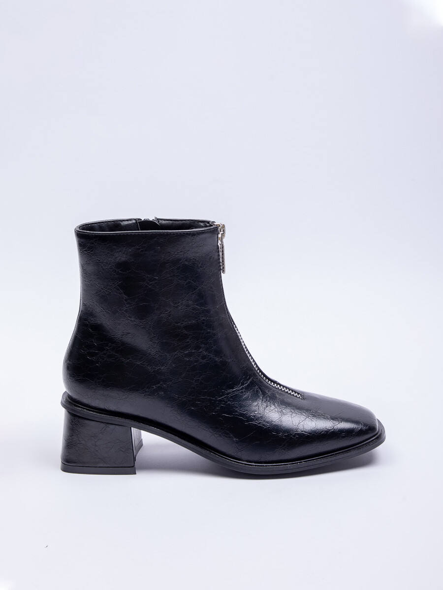 BOTA CARMINE - Charol Negro 