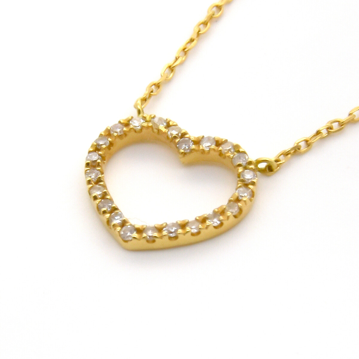 Corazón de oro 18 ktes con brillantes y cadena. 