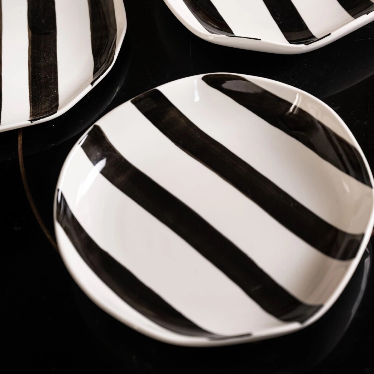 Plato Hondo de Cerámica a Rayas 